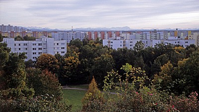 Ostpark: Blick über Neuperlach auf die Bayerischen Alpen - München