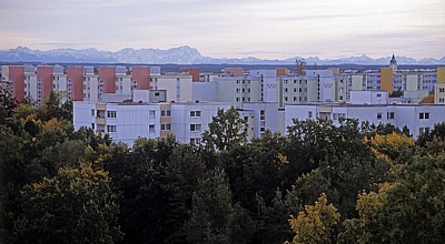 Ostpark: Blick über Neuperlach auf die Bayerischen Alpen - München