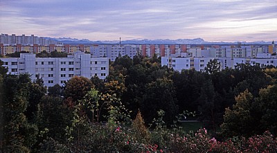 Ostpark: Blick über Neuperlach auf die Bayerischen Alpen - München