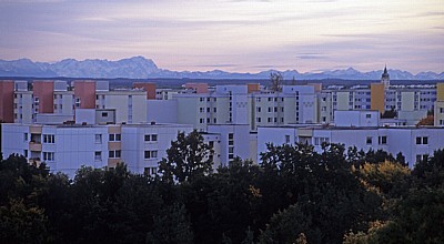 Ostpark: Blick über Neuperlach auf die Bayerischen Alpen - München