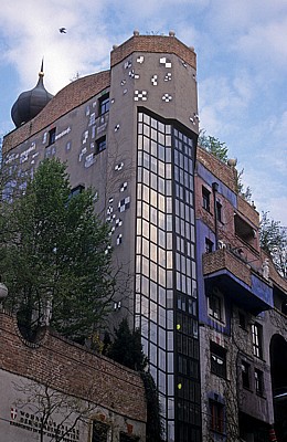 Löwengasse: Hundertwasserhaus (Hundertwasser-KrawinaHaus) - Grauer Turm - Wien
