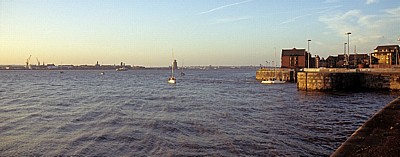 River Mersey: Segelboote auf dem Weg zur Schleuse (Brunswick Dock) - Liverpool
