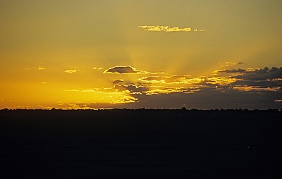 Ntwetwe Pan (Salzpfanne): Sonnenuntergang - Makgadikgadi-Pfannen
