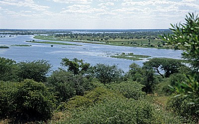 Okavango als Grenzfluß zwischen Nambia und Angola - Rundu