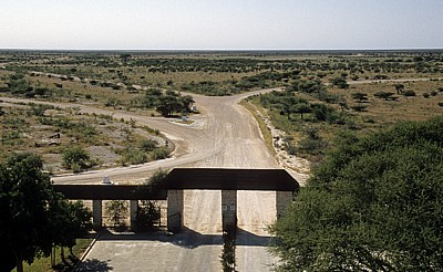 Okaukuejo:  Blick vom Turm auf das Grasveld - Etosha Nationalpark