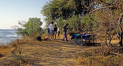 Frühstücksbuffet am Zambezi - Victoria Falls National Park