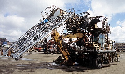 Monarchs Quay: Sea Odyssey - Giant Spectacular (Royal de Luxe) - Zugmaschinen für die Giants - Liverpool