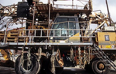 Monarchs Quay: Sea Odyssey - Giant Spectacular (Royal de Luxe) - Zugmaschine für die Giants - Liverpool