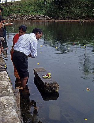 Ganga Talao: Darbringung von Opfern - Grand Bassin