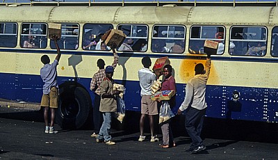 Mbare: Busbahnhof - Verkäufer (Informeller Sektor) - Harare
