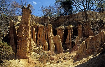 Isimilia Stone Age Site (Steinzeitausgrabungsstätte): Erdpyramiden - Isimilia
