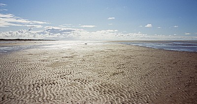 Beach (Strand): Strukturen im Sand und Wassersaum - Southport