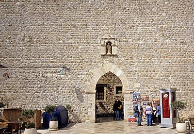 Stari Grad (Altstadt): Dubrovacke gradske zidine (Stadtmauer) - Vrata od Ribarnice (Fischmarkt-Tor) - Dubrovnik