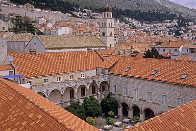 Stari Grad (Altstadt): Blick von der Stadtmauer - Samostan Sveta Klare u Dubrovniku (Frauenkloster) - Dubrovnik