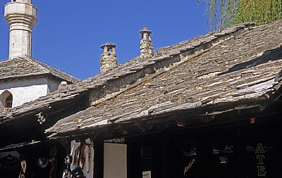 Stari Grad (Altstadt): Onescukova ulica - Steinerne Dächer - Mostar