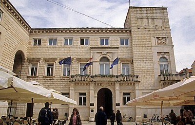 Stari Grad (Altstadt): Narodni trg u Zadru (Volksplatz) - Zadarska gradska vijecnica (Rathaus) - Zadar