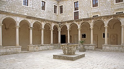 Stari Grad (Altstadt): Samostan Sveti Franje Asiskog u Zadru (Hl. Franziskus Kloster) - Renaissance-Kreuzgang - Zadar