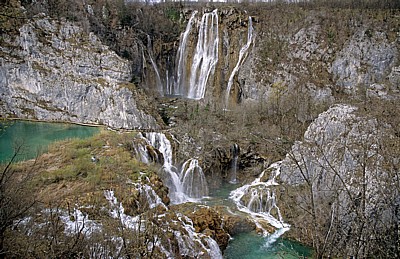 Donja jezera (Untere Seen): Sastavci (Zusammenfluß) - V. l. Novakovica brod, Veliki slap (gr. Wasserfall), Fluß Korana - Nationalpark Plitvicer Seen