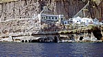 Steilküste: Unterkünfte und Lagerräume - Santorini