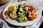 Restaurant beim Syri i Kaltër (Blaues Auge): Gemischter Salat - Mali i Gjerë