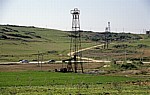 Zwischen Fier und Berat: Erdölfördertürme - Myzeqe-Ebene