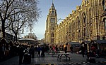 Weihnachtsmarkt vor dem Natural History Museum - London