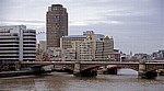 Blick von der Millenium Bridge auf die Themse - London