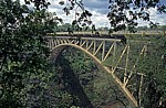 Brücke zwischen Zimbabwe und Zambia - Victoriafälle
