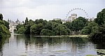 St James's Park: Blick auf Whitehall (links) und Foreign and Commonwealth Office (rechts) - London