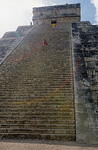 Kukulkán-Pyramide: Eine der Treppen zum Tempel des Kukulkán - Chichén Itzá