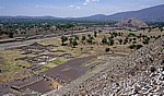 Blick von der Pirámide del Sol (Sonnenpyramide) - Teotihuacán