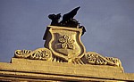 Hausgiebel: Detail - Greif-Statue - Leicester