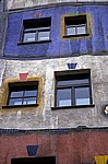Kegelgasse: Hundertwasserhaus (Hundertwasser-KrawinaHaus) - Fenster - Wien