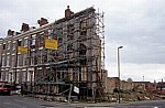 Shaw Street: Freistehende Wand mit Gerüst - Liverpool