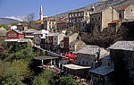Stari Grad (Altstadt): Blick von der Stari most (Alte BrÃ¼cke) - Kujundziluk (Alter Basar) - Mostar