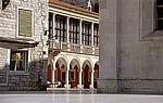Stari Grad (Altstadt): Trg Republike Hrvatske (Platz der Republik) - Gradska loza (Stadtloggia) - Sibenik