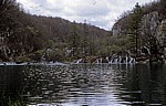 Donja jezera (Untere Seen): Gavanovac mit den Wasserfällen zu dem dahinterliegenden Milanovac - Nationalpark Plitvicer Seen
