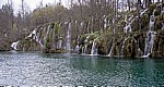 Gornja jezera (Obere Seen): Kozjak mit den Wasserfällen zu dem dahinterliegenden Buk - Nationalpark Plitvicer Seen