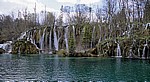 Gornja jezera (Obere Seen): Kozjak mit den Wasserfällen zu dem dahinterliegenden Buk - Nationalpark Plitvicer Seen